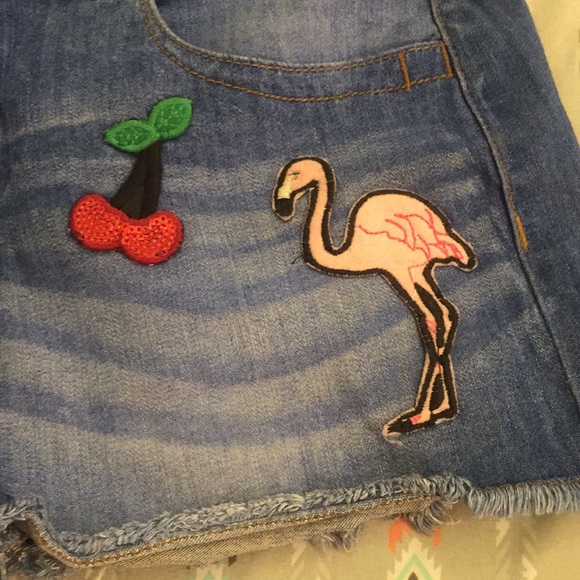 *BOGO 50%* No Boundaries patches jean shorts - Picture 5 of 7